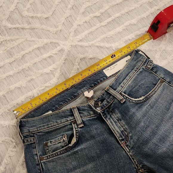 Medium wash, super soft, distressed Rag&bone skinny jeans w/distressed hem sz25! - Picture 10 of 13
